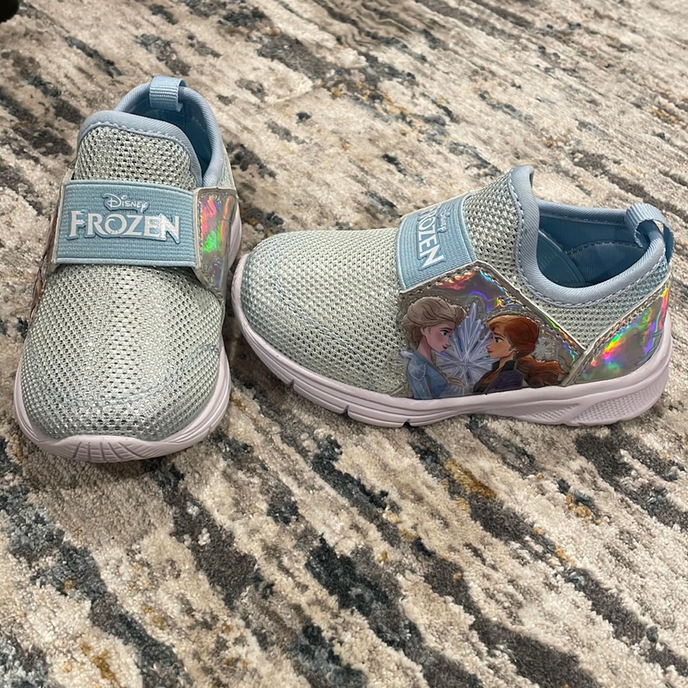 Frozen shoes size 6c